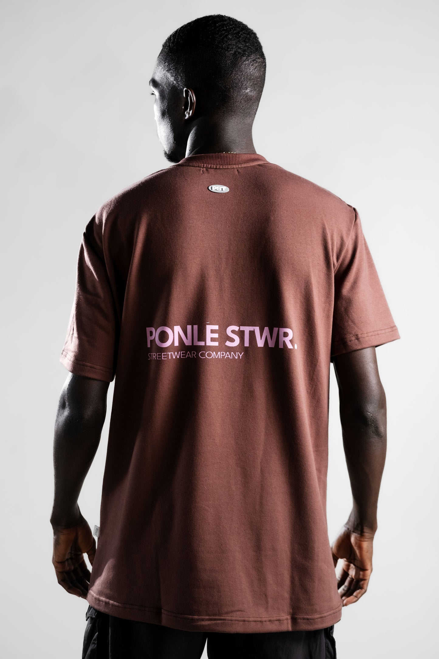 Camiseta Ponle Clásica Café - Pink Logo