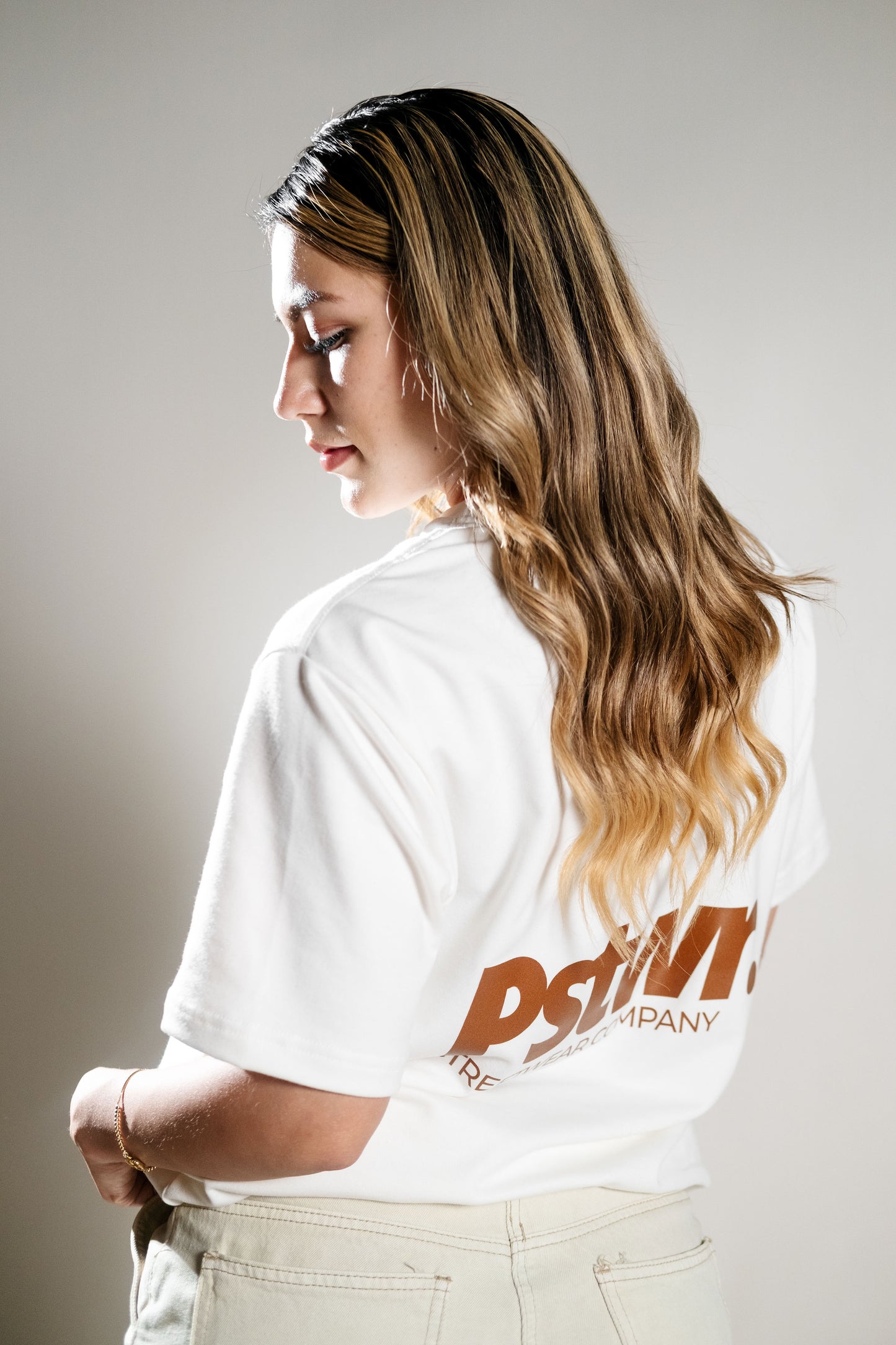 Camiseta Ponle Reborn Hueso - Brown Logo